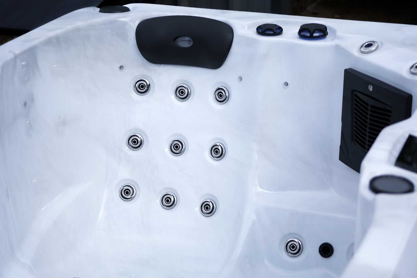 CX-2 - 2 Seater Dual Lounger Hot Tub