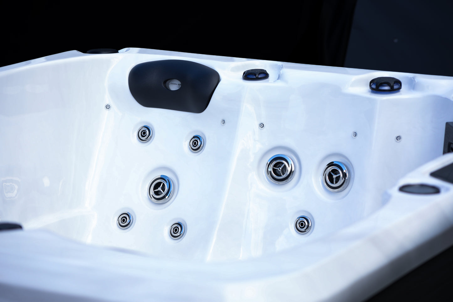 CX-4 Compact 4 Person Hot Tub with LED Features