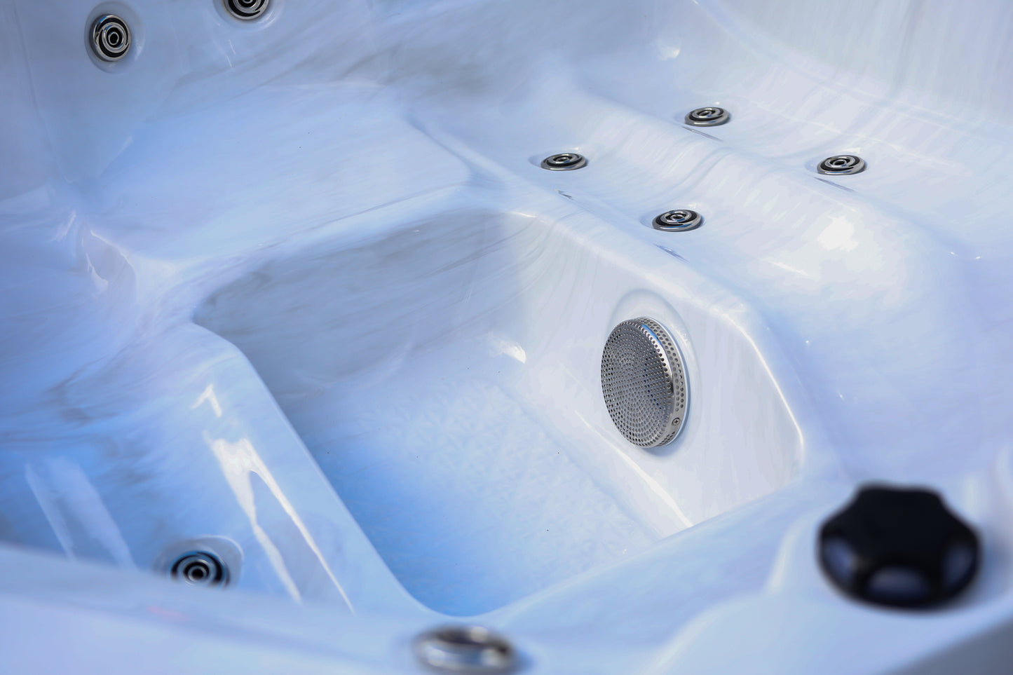 CX-4 Compact 4 Person Hot Tub with LED Features