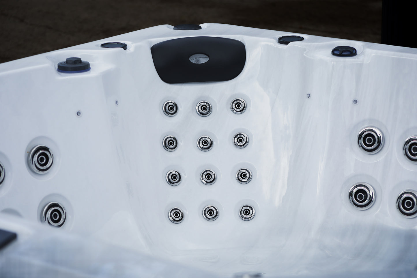 CX-5 - A 5 Person Dual Lounger Hot Tub with LED Features