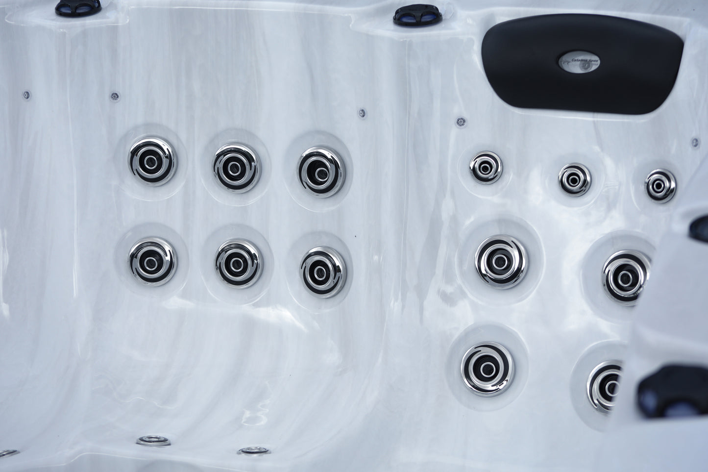 CX-5 - A 5 Person Dual Lounger Hot Tub with LED Features