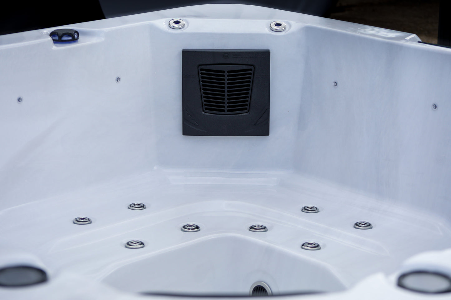 CX-5 - A 5 Person Dual Lounger Hot Tub with LED Features