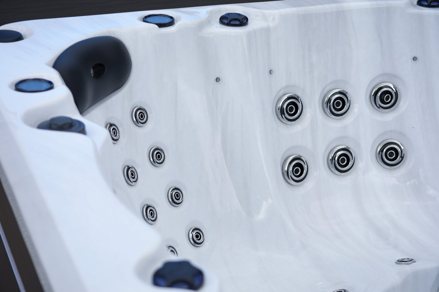 CX-5 - A 5 Person Dual Lounger Hot Tub with LED Features