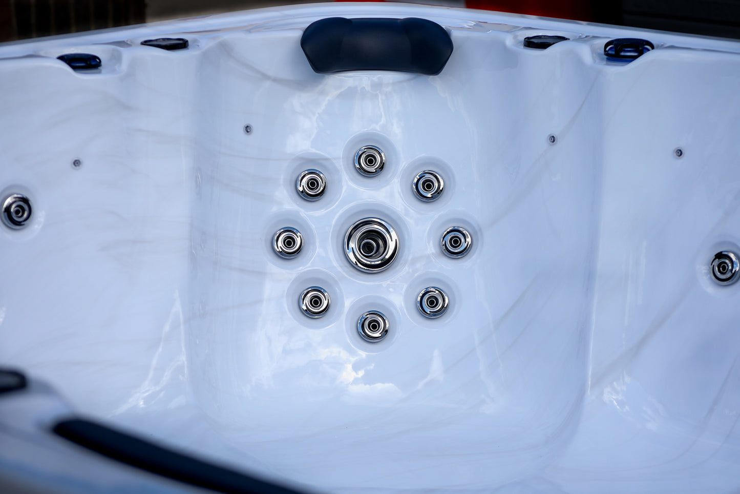 CX-6 Deluxe 6 Person Hot Tub