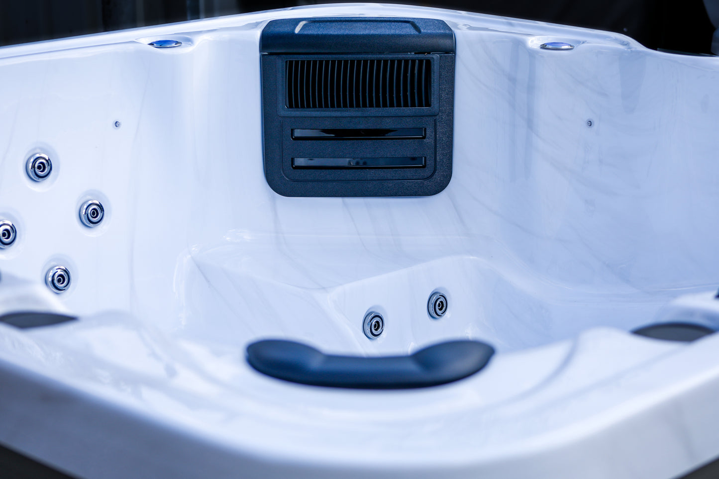 CX-6 Deluxe 6 Person Hot Tub