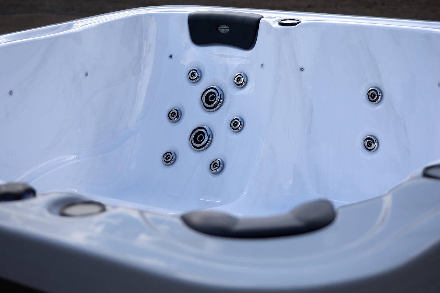 CX-6 Deluxe 6 Person Hot Tub