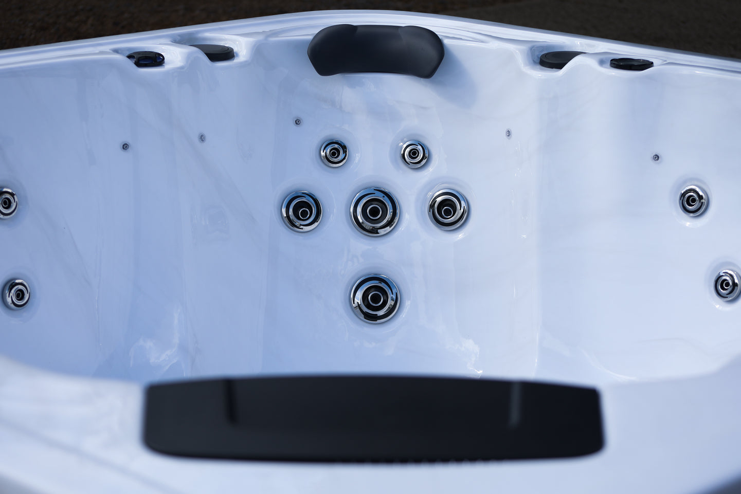 CX-6 Deluxe 6 Person Hot Tub