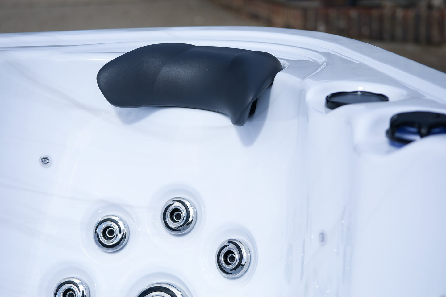 CX-6 Deluxe 6 Person Hot Tub
