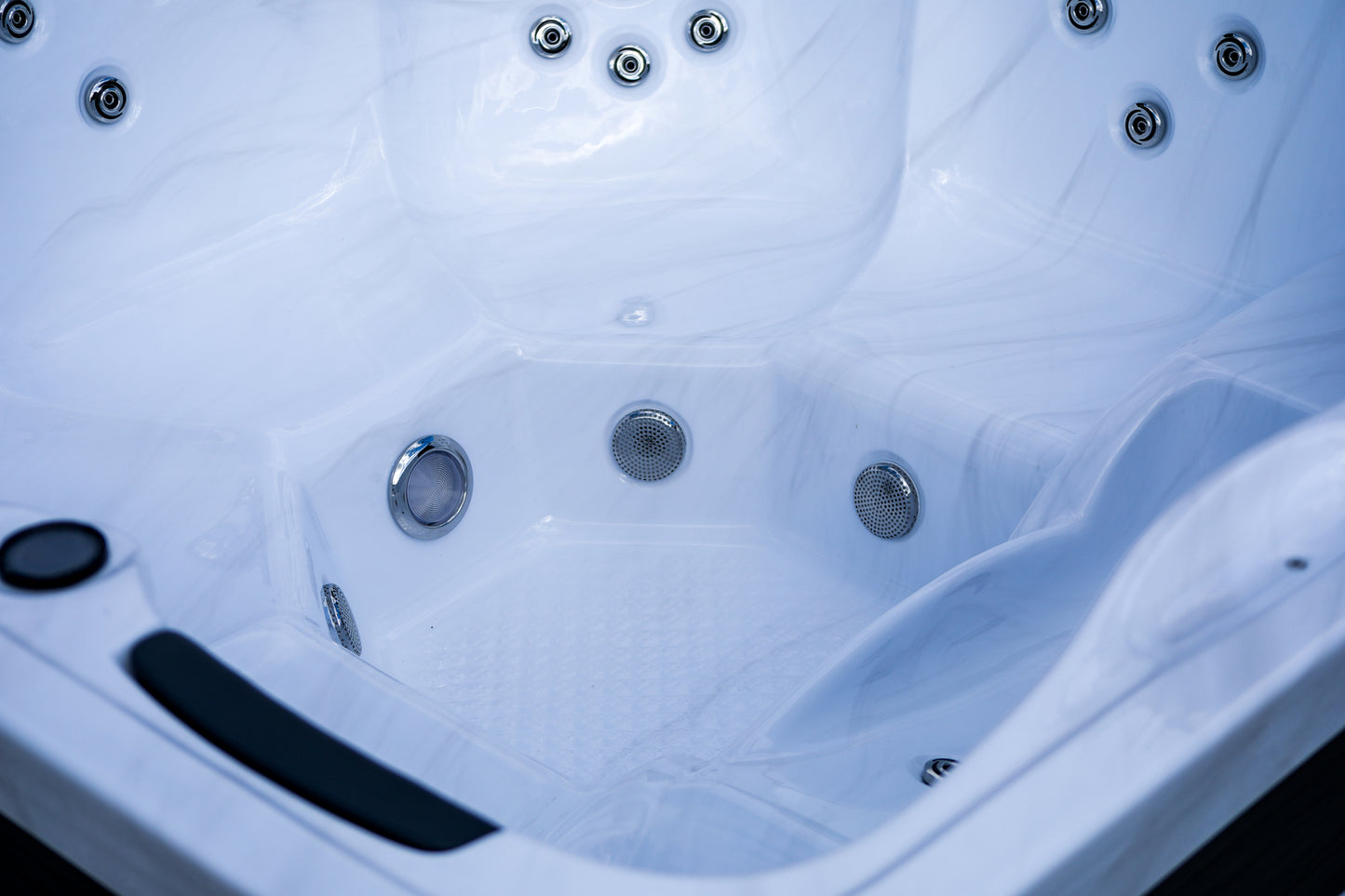CX-6 Deluxe 6 Person Hot Tub