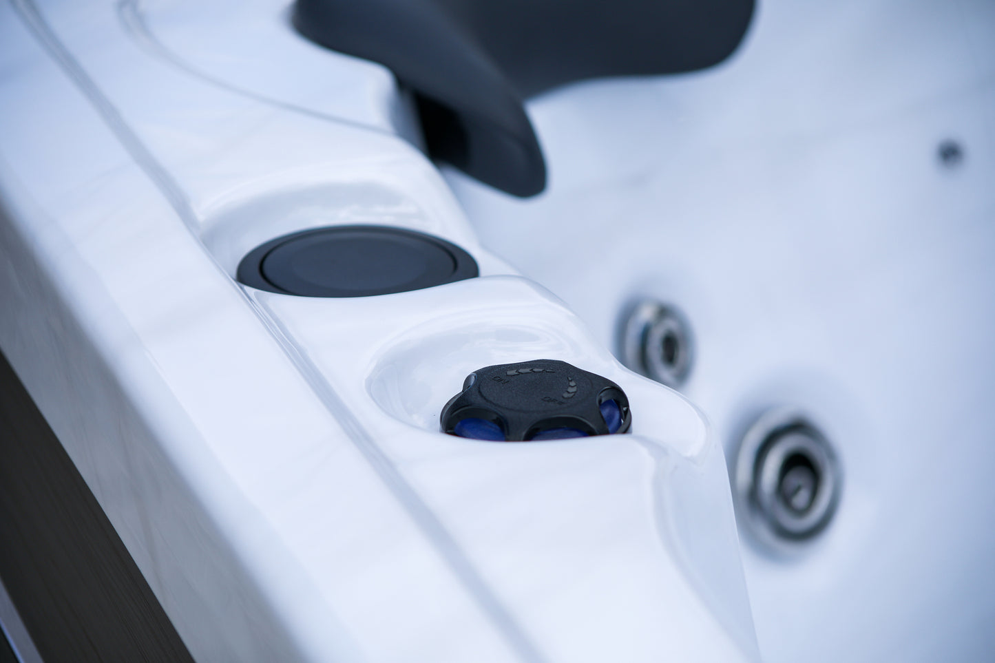 CX-6 Deluxe 6 Person Hot Tub