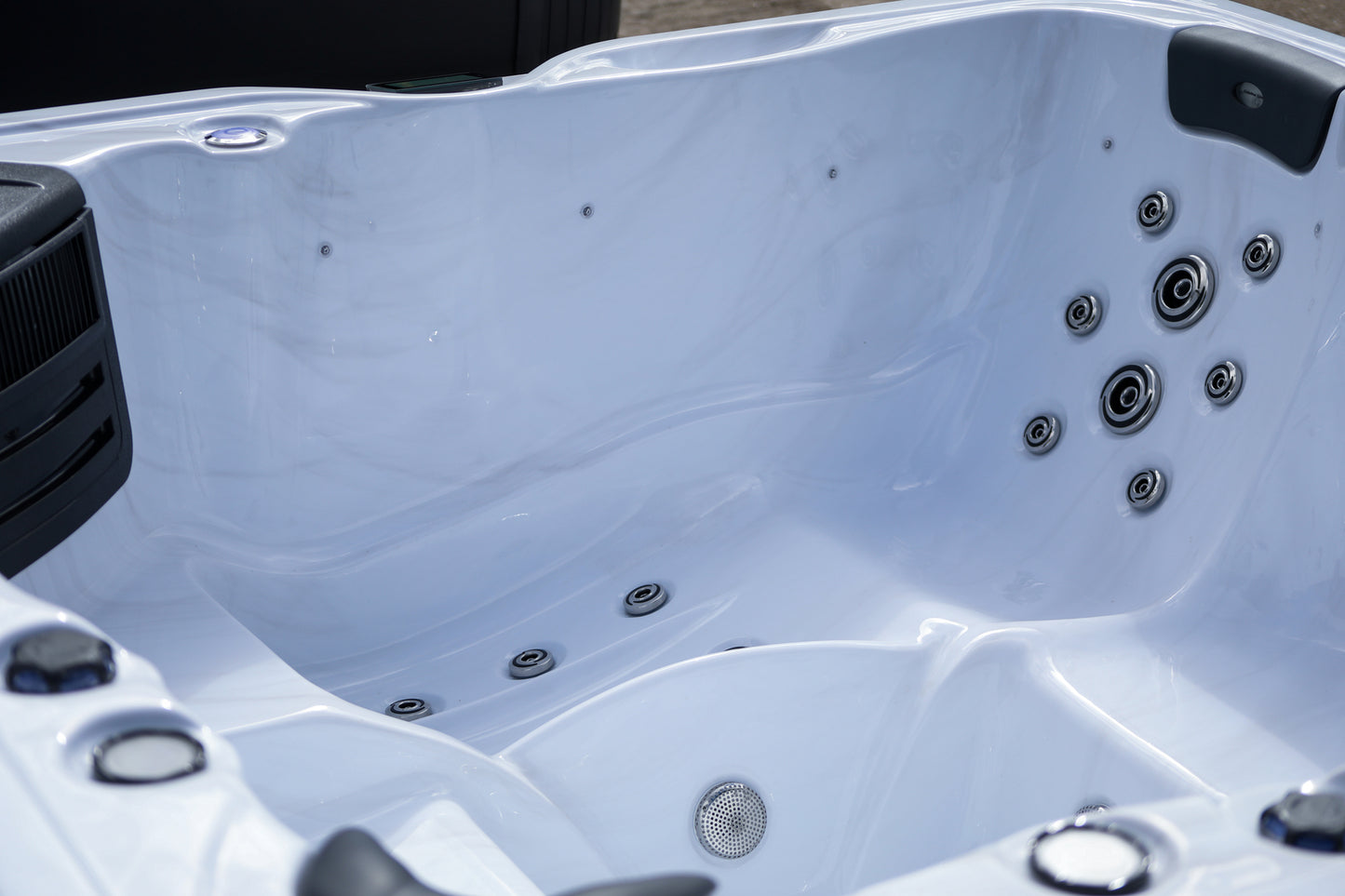 CX-6 Deluxe 6 Person Hot Tub
