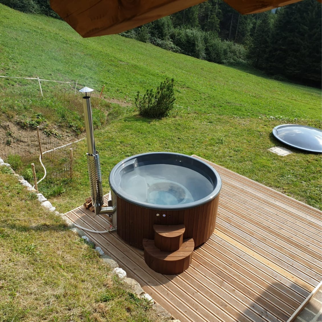 Log Fire Round 200 Hot Tub