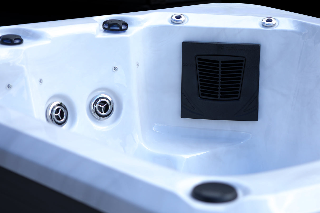 CX-4 Compact 4 Person Hot Tub with LED Features