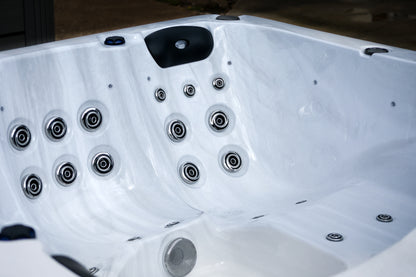CX-5 - A 5 Person Dual Lounger Hot Tub with LED Features