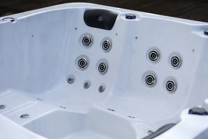 CX-5 - A 5 Person Dual Lounger Hot Tub with LED Features