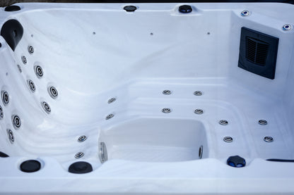 CX-5 - A 5 Person Dual Lounger Hot Tub with LED Features