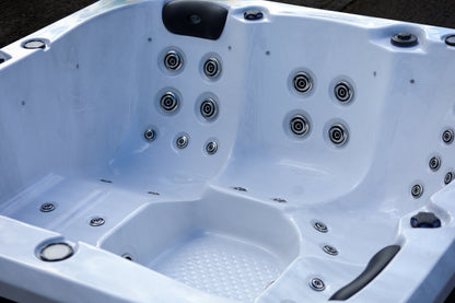 CX-5 - A 5 Person Dual Lounger Hot Tub with LED Features