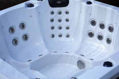 CX-5 - A 5 Person Dual Lounger Hot Tub with LED Features