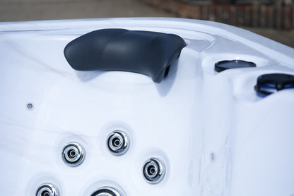 CX-6 Deluxe 6 Person Hot Tub