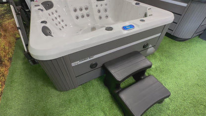 CX-5 - A 5 Person Dual Lounger Hot Tub with LED Features